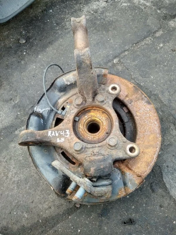 Кулак поворотный левый Toyota Rav 4 (Xa30) (2005-2014) 2006 4321242080 2.0 I