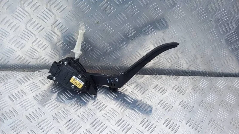 Педаль газа Volkswagen Touareg II 2010-2014 2011