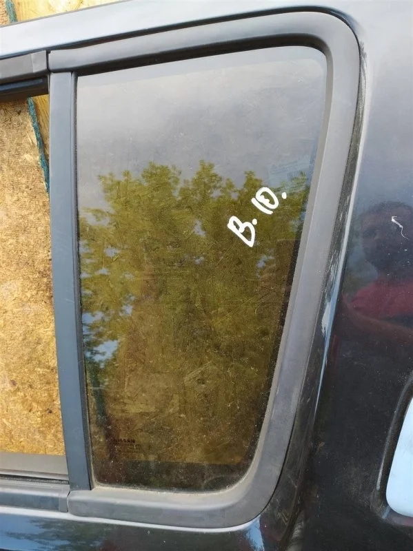 Стекло двери задней левой (форточка) Nissan Pathfinder (R51M) 2004-2013 2007 Внедорожник