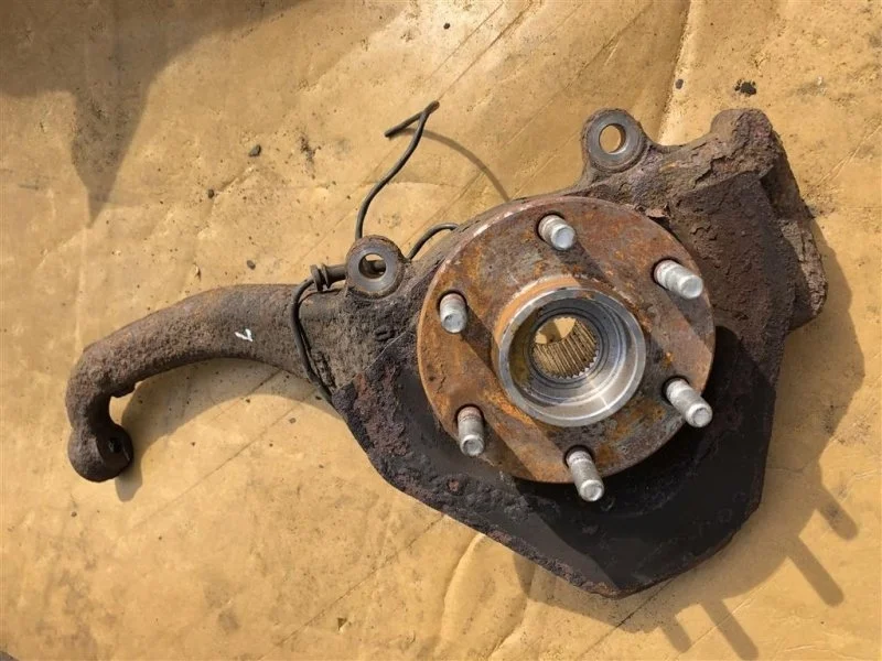 Кулак поворотный левый Nissan Pathfinder (R51M) 2004-2013 2007 Внедорожник