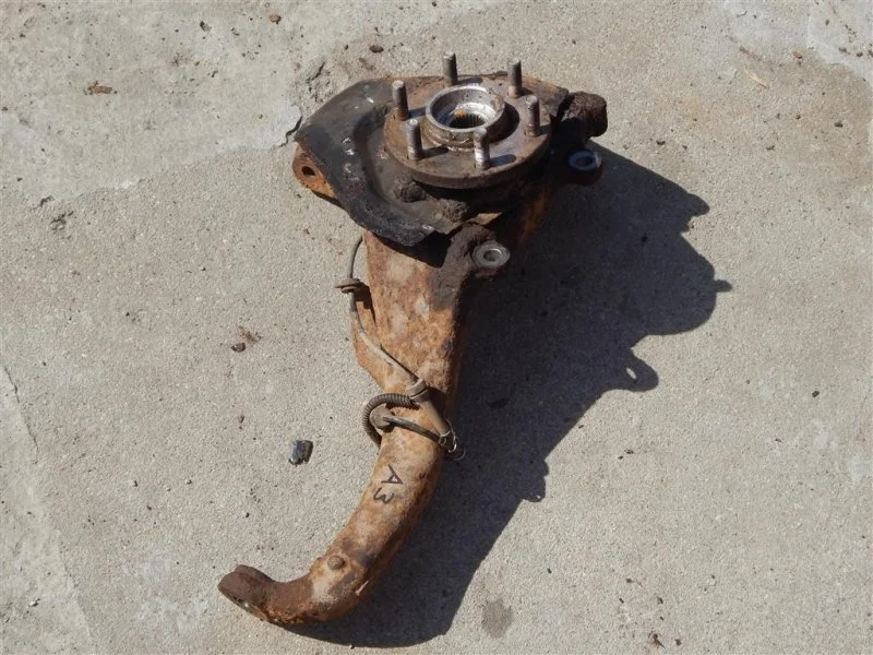 Кулак поворотный левый Nissan Navara (D40) 2004-2015 2012