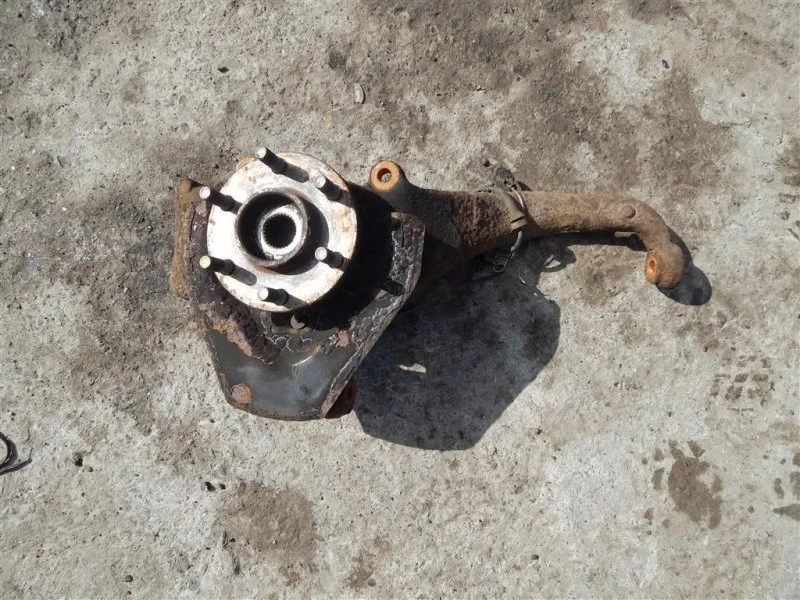 Кулак поворотный правый Nissan Navara (D40) 2004-2015 2009