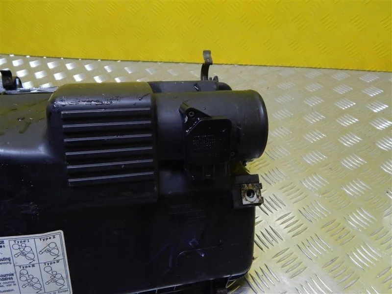 Расходомер воздуха Toyota Land Cruiser Prado 120 (2002-2009) 2004 2220430010 3.0 D