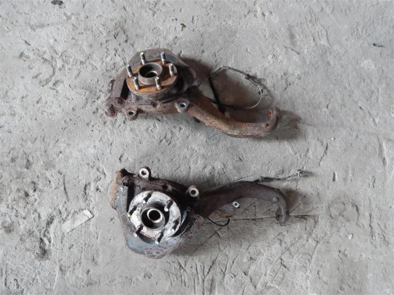 Кулак поворотный правый Nissan Navara (D40) 2004-2015 2011