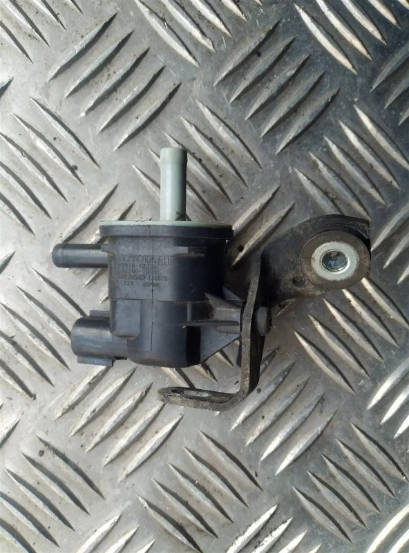Клапан вакуумный Toyota Rav 4 (CA40) (2012-2019) 2013