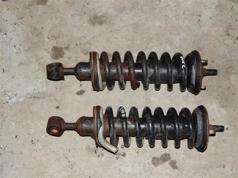 Амортизатор передний правый Nissan Pathfinder (R51M) 2004-2013 2006 Внедорожник