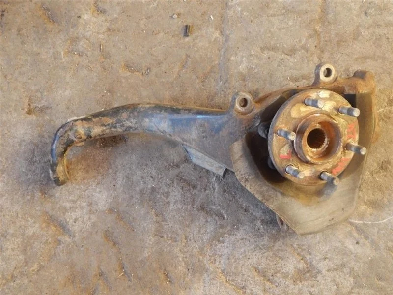 Кулак поворотный левый Nissan Navara (D40) 2004-2015 2010