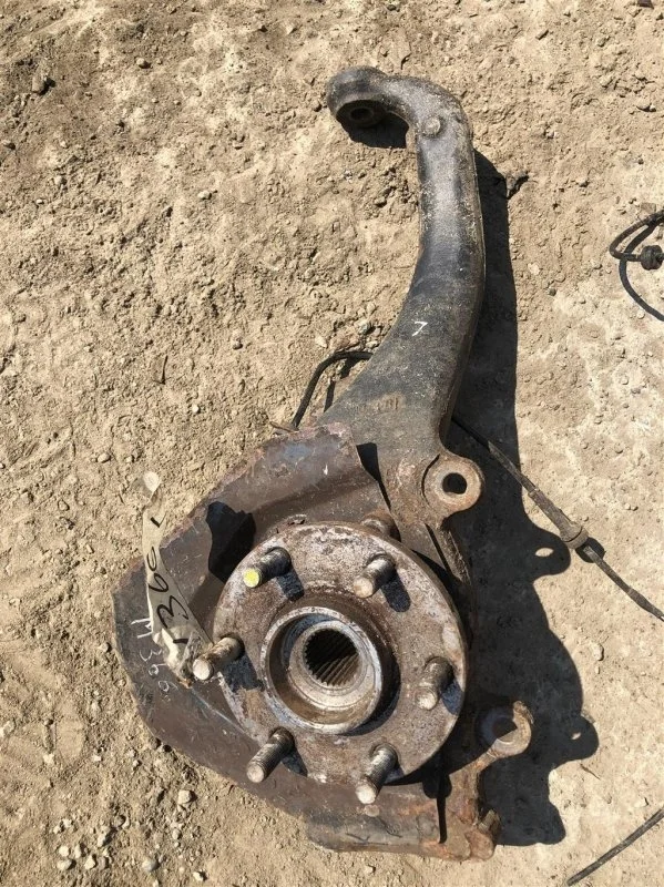 Кулак поворотный левый Nissan Navara (D40) 2004-2015 2012