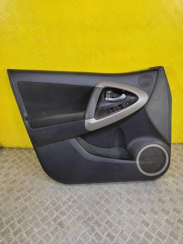 Обшивка двери передняя левая Toyota Rav 4 (Xa30) (2005-2014) 2008 6762042760B9 2.0 I 1AZFE