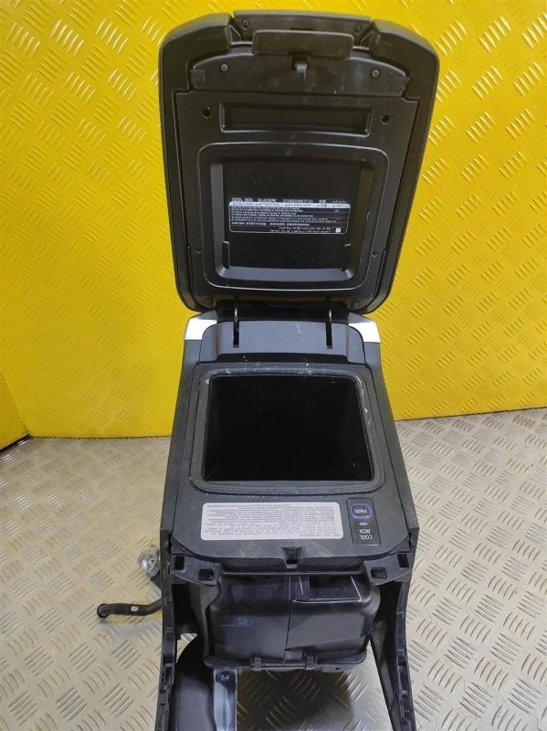 Подлокотник Toyota Land Cruiser Prado 150 (2009-2023) 2018 5891060230C0 2.8 D 1GDFTV