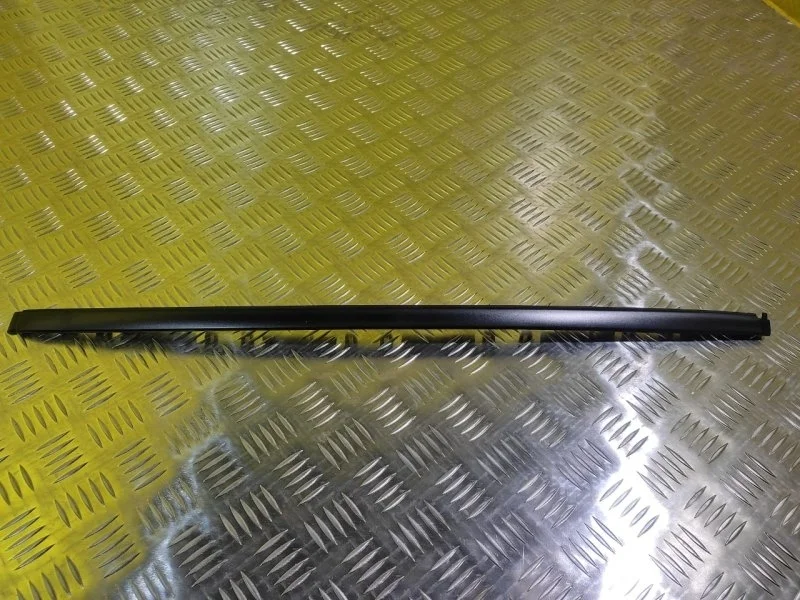 Молдинг стекла лобового Toyota Land Cruiser Prado 150 (2009-2023)