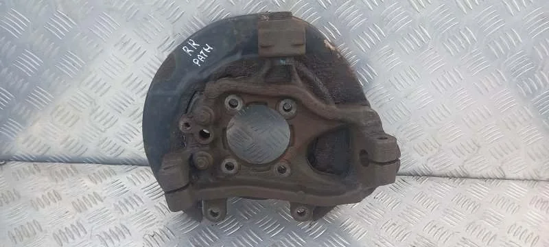 Кулак задний правый Nissan Pathfinder (R51M) 2004-2013 2008 Внедорожник