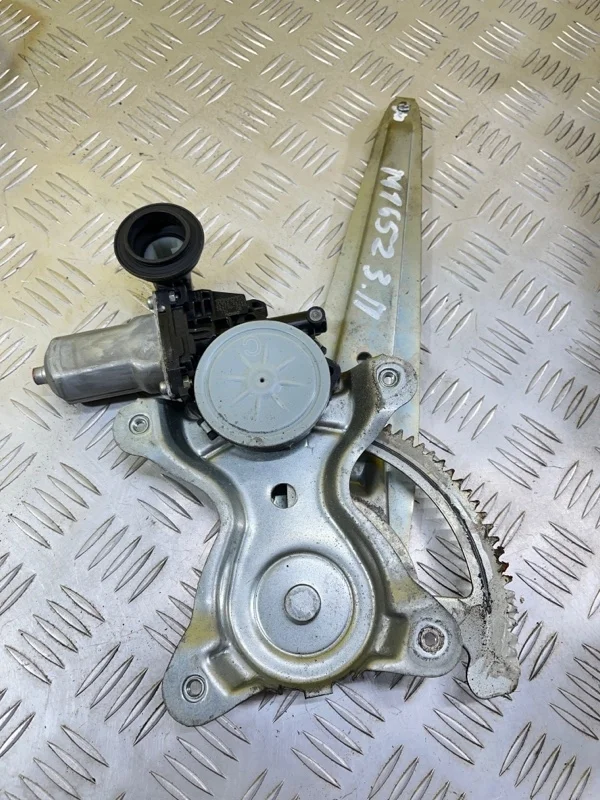 Стеклоподъемник задний правый Toyota Rav 4 (Xa30) (2005-2014) 2006 6980342040 2.0 I 1AZFE