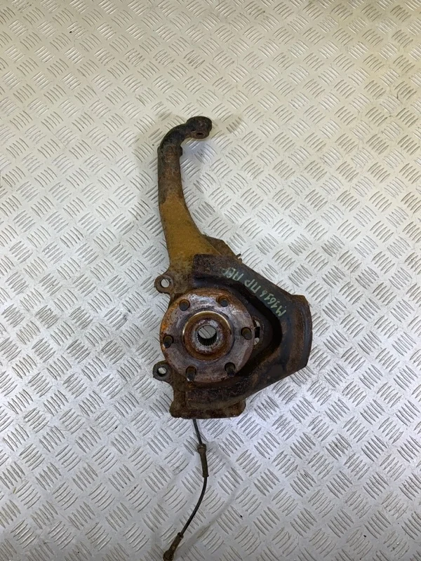 Кулак поворотный правый Nissan Navara (D40) 2004-2015 2009