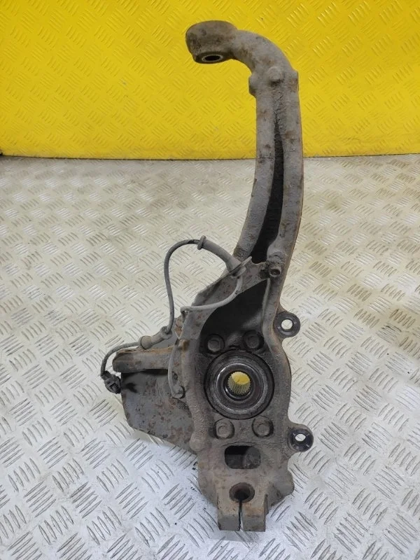 Кулак поворотный правый Nissan Pathfinder (R51M) 2004-2013 2007 Внедорожник