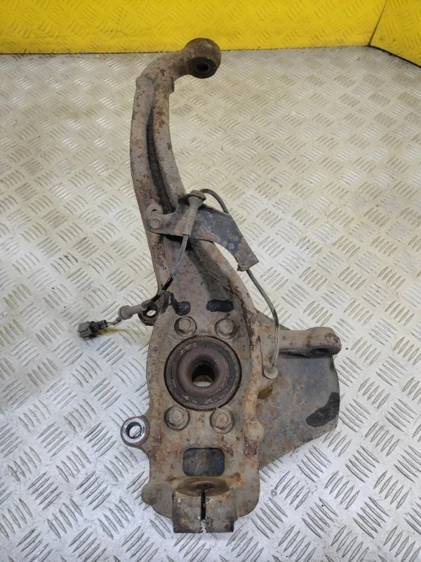 Кулак поворотный левый Nissan Pathfinder (R51M) 2004-2013 2007 Внедорожник