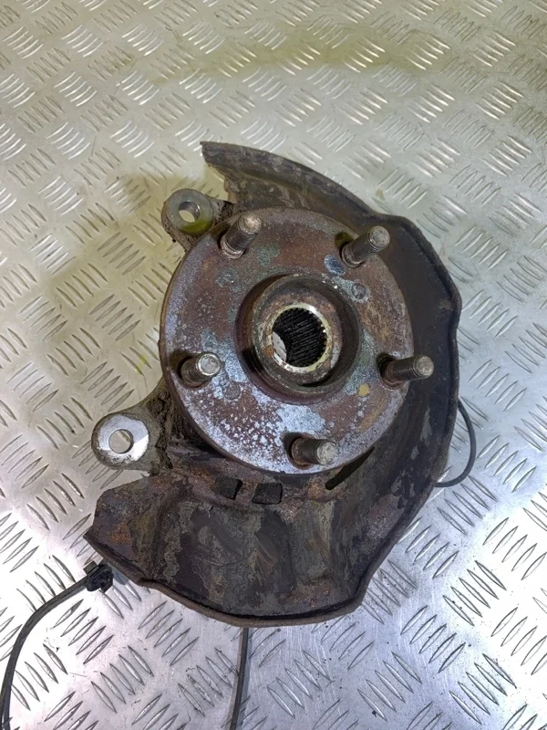 Кулак поворотный левый Toyota Rav 4 (Xa30) (2005-2014) 2006 4321242080 2.0 I 1AZFE