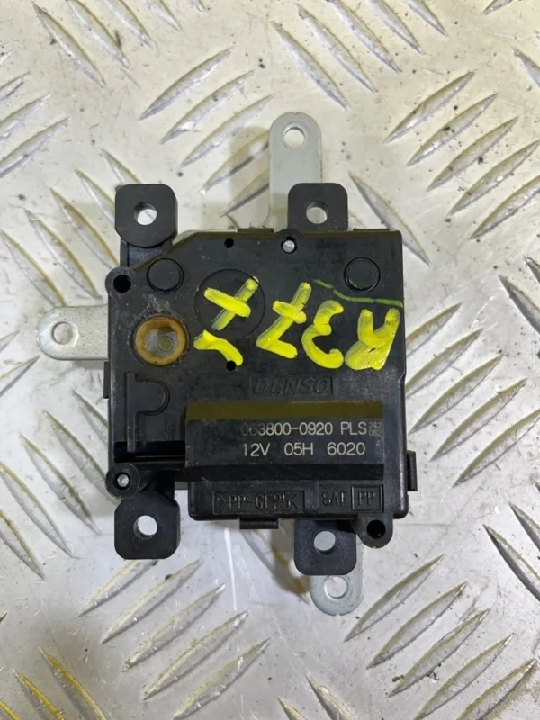 Моторчик заслонки печки Toyota Rav 4 (Xa30) (2005-2014) 2006 0638000920 2.2 D 2ADFTV