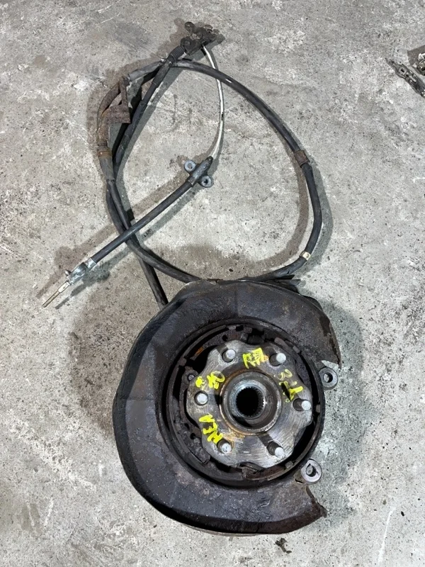 Кулак задний правый Nissan Pathfinder (R51M) 2004-2013 2006 Внедорожник