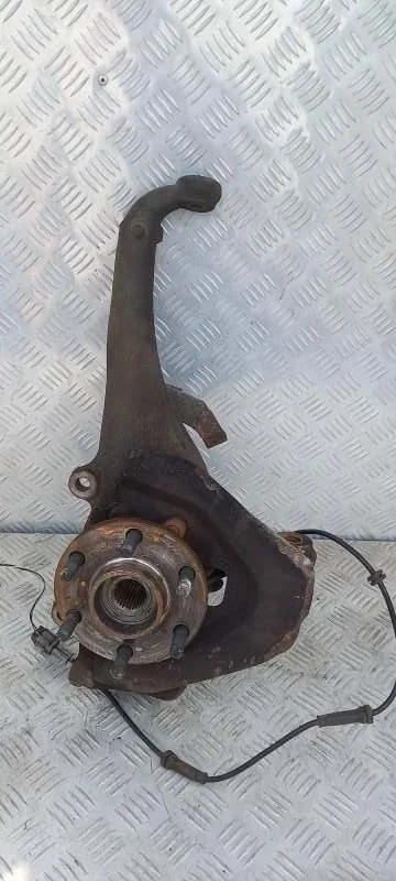 Кулак поворотный правый Nissan Pathfinder (R51M) 2004-2013 2006 Внедорожник