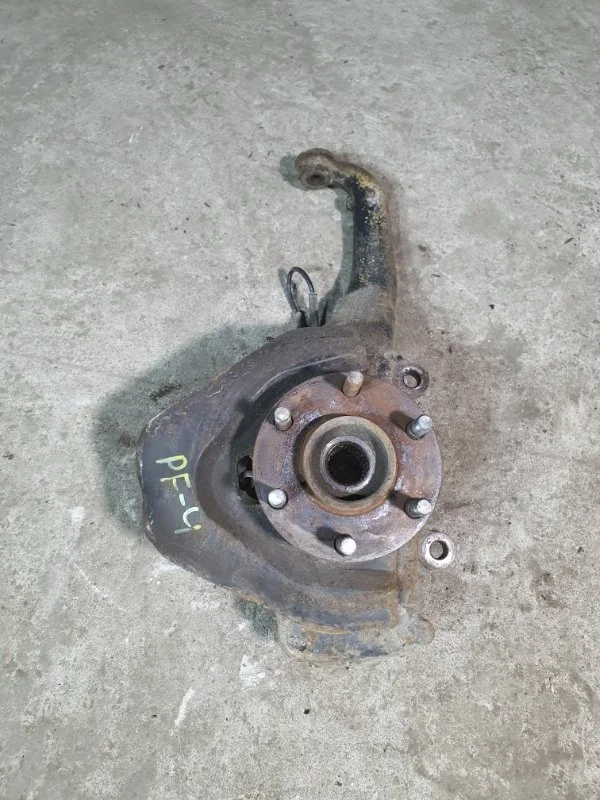 Кулак поворотный левый Nissan Pathfinder (R51M) 2004-2013 2005 Внедорожник