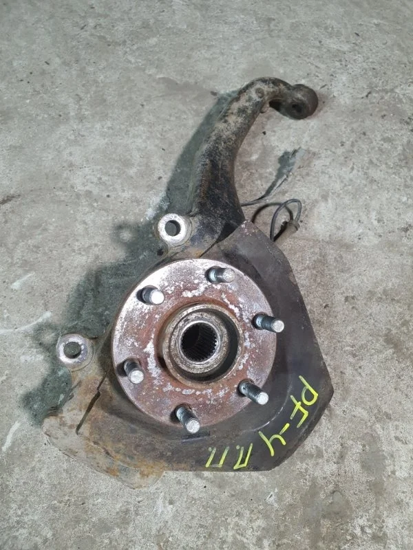 Кулак поворотный правый Nissan Pathfinder (R51M) 2004-2013 2005 Внедорожник