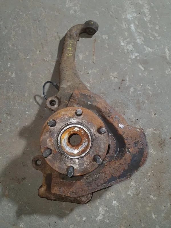 Кулак поворотный правый Nissan Pathfinder (R51M) 2004-2013 2009 Внедорожник