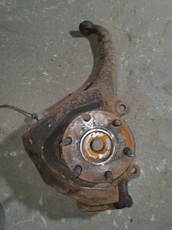 Кулак поворотный левый Nissan Pathfinder (R51M) 2004-2013 2009 Внедорожник