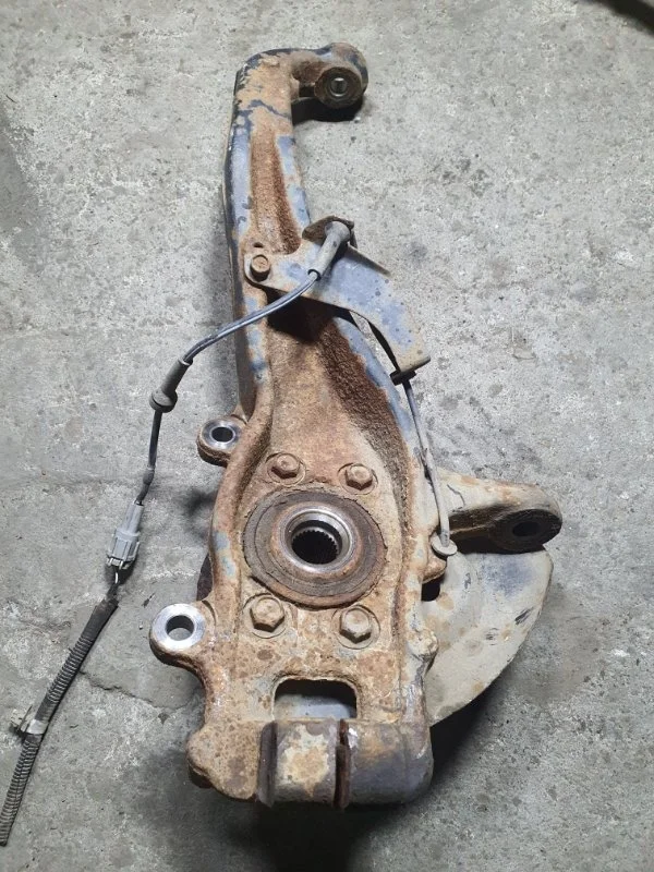 Кулак поворотный левый Nissan Navara (D40) 2004-2015 2013 Пикап