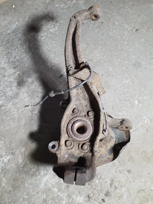 Кулак поворотный левый Nissan Pathfinder (R51M) 2004-2013 2006 Внедорожник