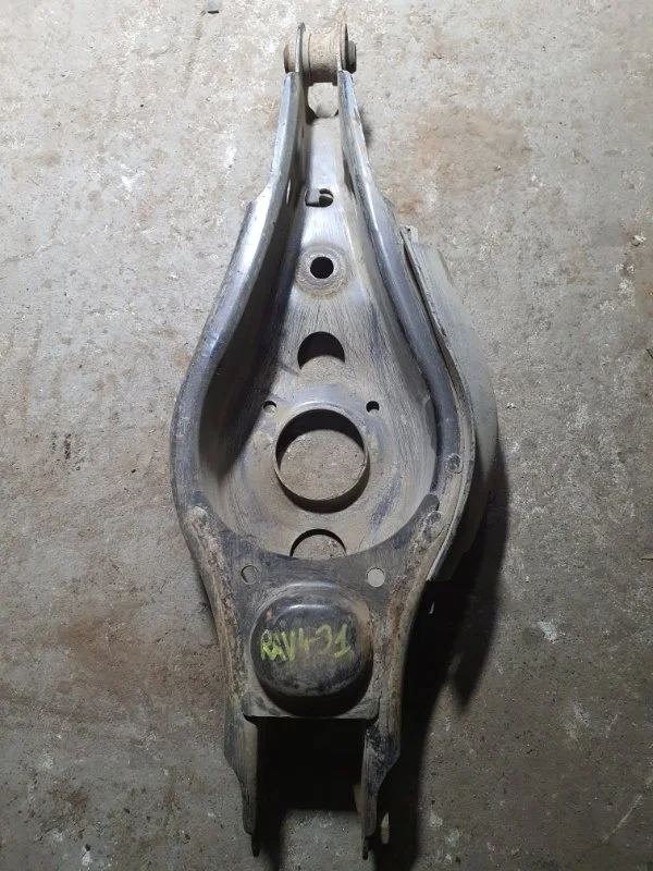 Рычаг задний поперечный Toyota Rav 4 (Xa30) (2005-2014) 2008 4873042040 2.0 I 1AZFE, правый