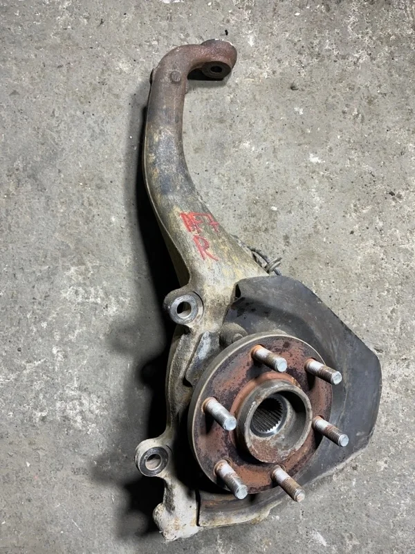 Кулак поворотный правый Nissan Pathfinder (R51M) 2004-2013 2006 Внедорожник