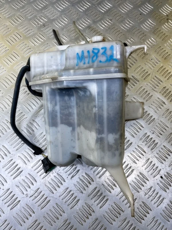 Бачок омывателя Toyota Rav 4 (Xa30) (2005-2014) 2009 8531542270 2.0 I 3ZRFAE