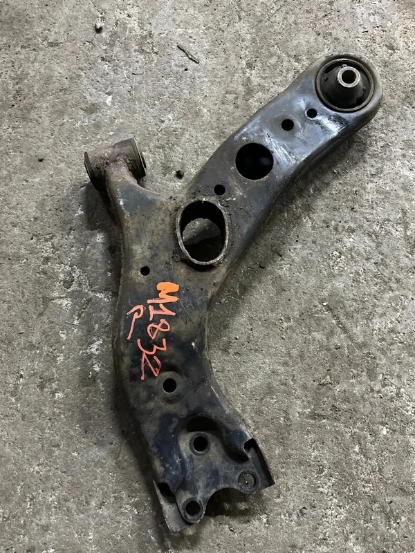 Рычаг передний нижний правый Toyota Rav 4 (Xa30) (2005-2014) 2009 4806842050 2.0 I 3ZRFAE