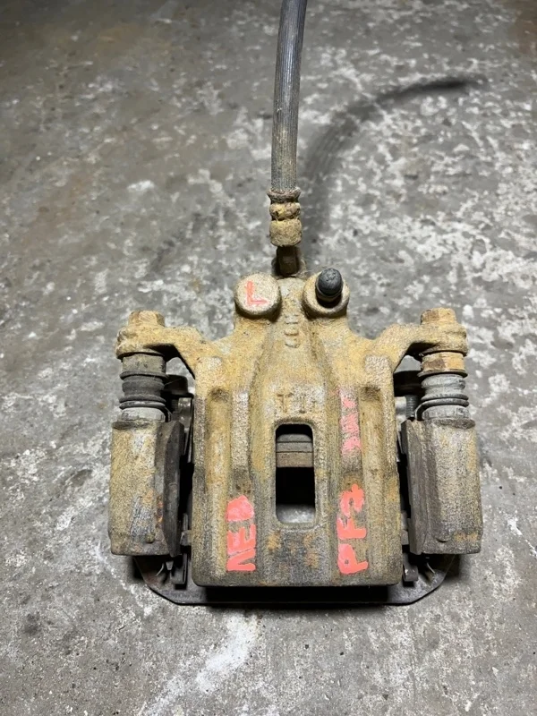 Суппорт задний левый Nissan Pathfinder (R51M) 2004-2013 2006 44011EB30A ВНЕДОРОЖНИК 2.5 D YD25