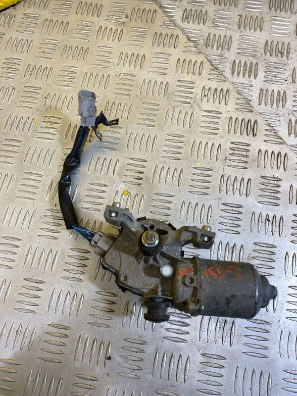 Моторчик передних стеклоочистителей (дворников) Toyota Land Cruiser Prado 150 (2009-2023) 2018 8511060430 2.8 D 1GDFTV