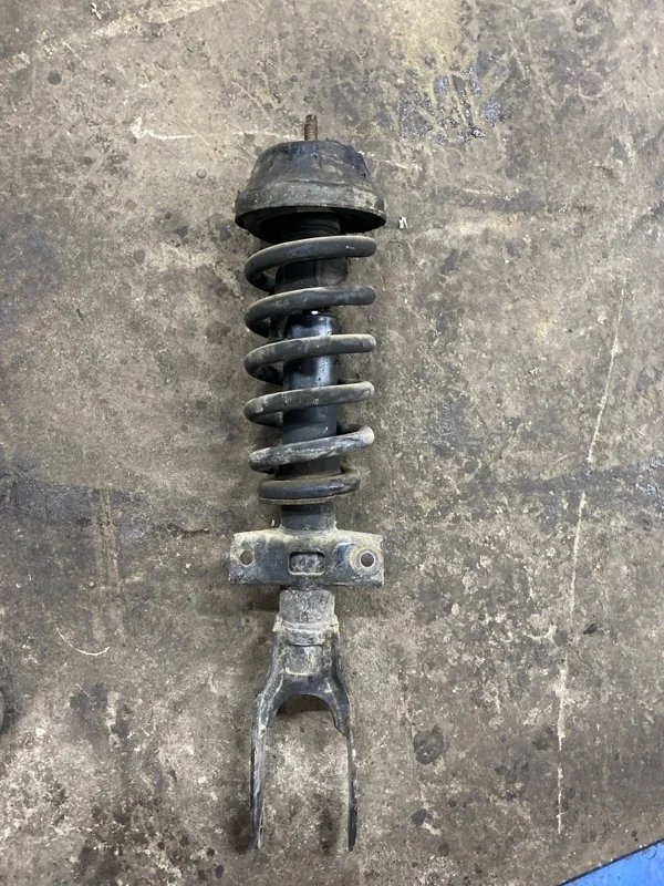 Амортизатор передний левый Volkswagen Amarok (2010-2016) 2010 2H0413031K ПИКАП 2.0 D CDCA