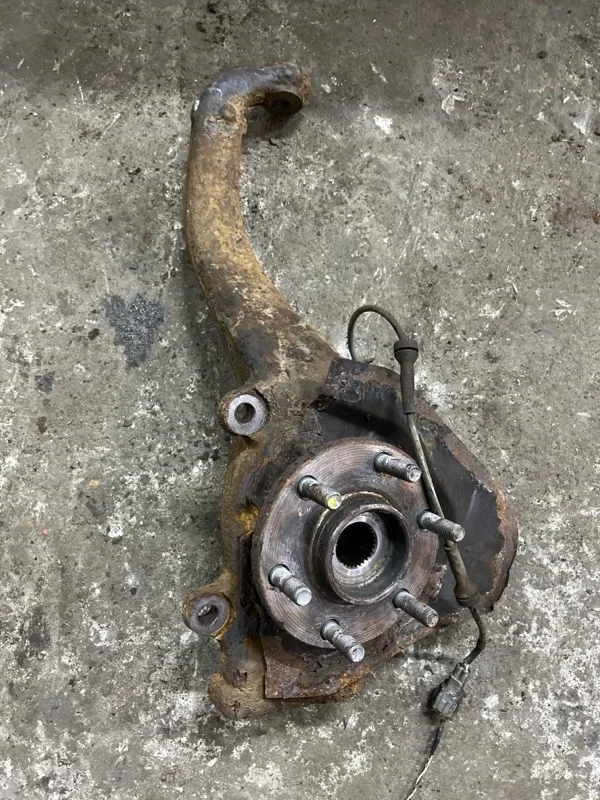 Кулак поворотный правый Nissan Navara (D40) 2004-2015 2013 Пикап