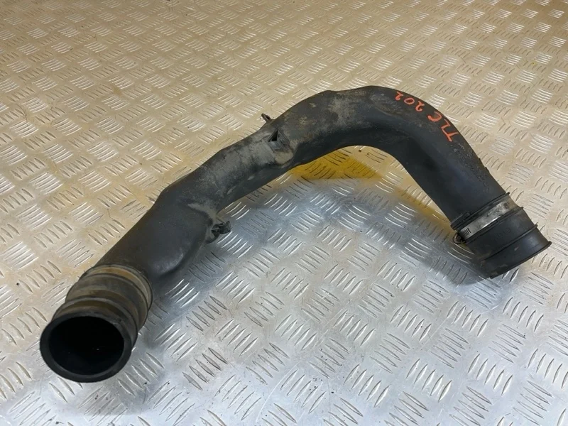 Патрубок интеркулера Toyota Land Cruiser 200 (2008-2021) Внедорожник