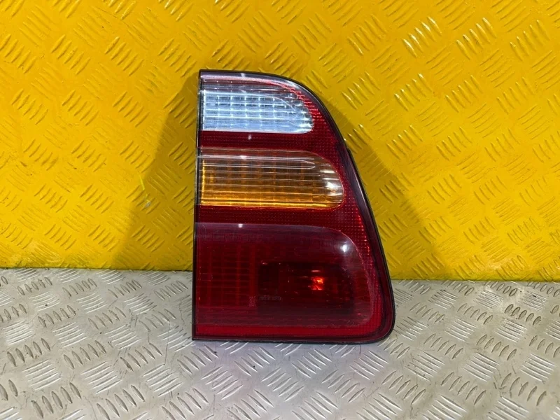 Фонарь крышки багажника левый Toyota Land Cruiser (100) 1998-2007 2000 8159060060 4.2 D 1HDFTE