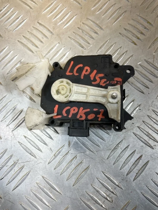 Моторчик заслонки печки Toyota Land Cruiser Prado 150 (2009-2023) 2012 Внедорожник