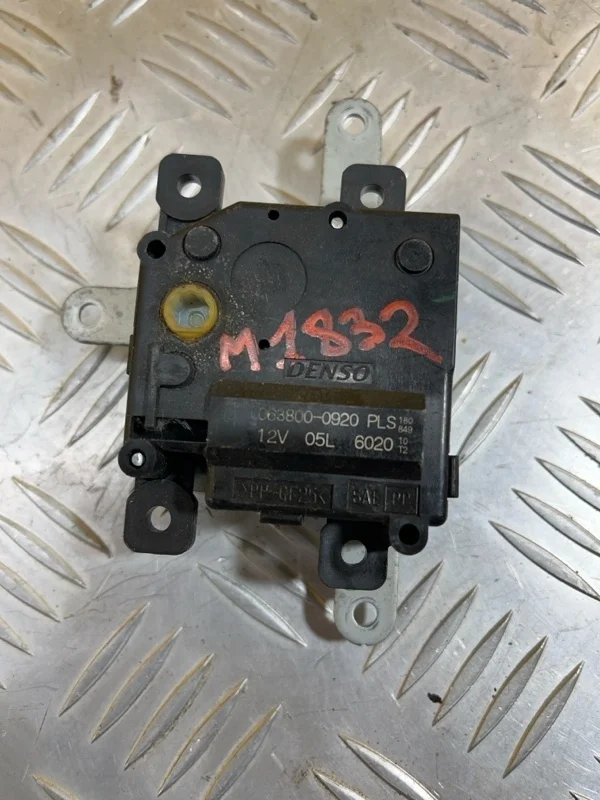 Моторчик заслонки печки Toyota Rav 4 (Xa30) (2005-2014) 2009 0638000920 2.0 I 3ZRFAE