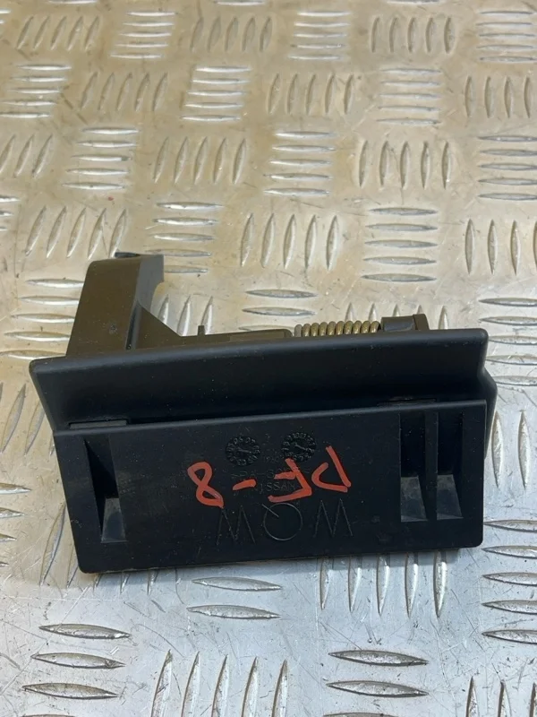 Ручка открывания багажника Nissan Pathfinder (R51M) 2004-2013 2005 Внедорожник
