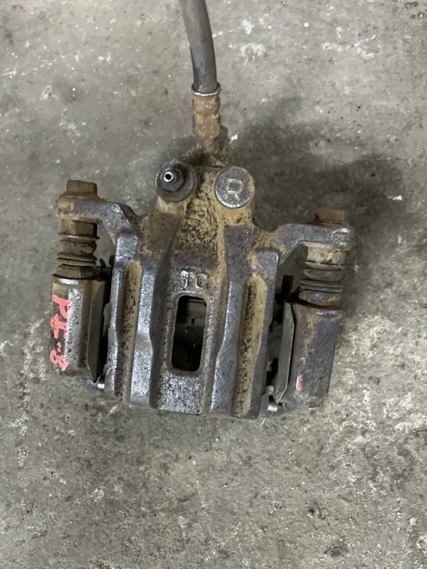 Суппорт задний правый Nissan Pathfinder (R51M) 2004-2013 2005 44011EB30A ВНЕДОРОЖНИК 2.5 D YD25