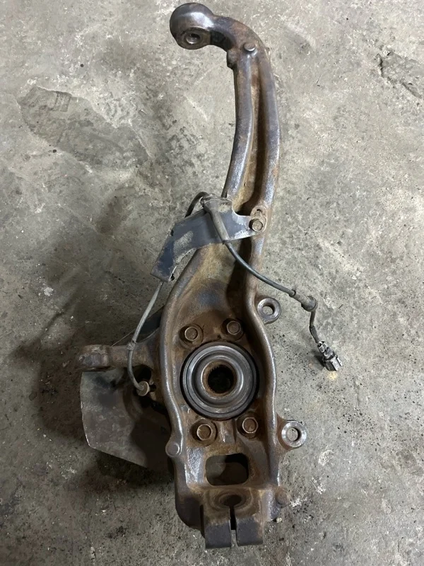 Кулак поворотный правый Nissan Pathfinder (R51M) 2004-2013 2005 Внедорожник