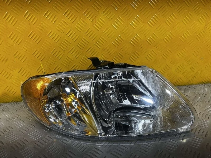 Фара правая Chrysler Voyager IV 2001-2007 2004