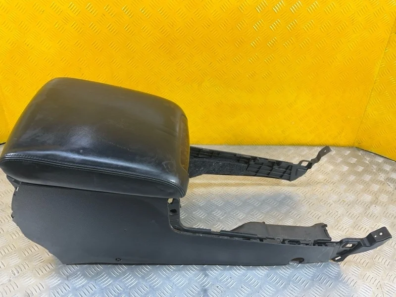 Подлокотник Toyota Land Cruiser 200 (2008-2021) 2008 5890160620C0 ВНЕДОРОЖНИК 4.5 D 1VDFTV