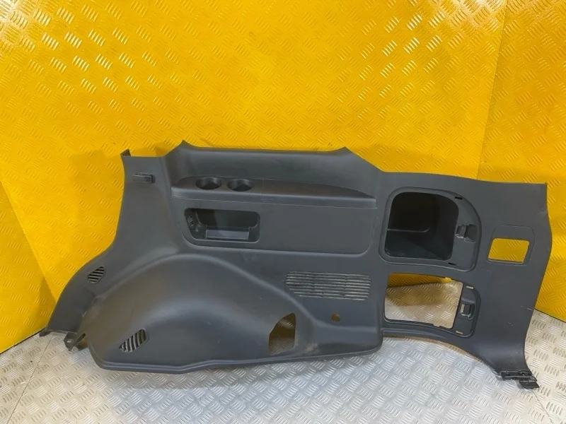 Обшивка багажника Toyota Land Cruiser 200 (2008-2021) 2008 6251060B80 ВНЕДОРОЖНИК 4.5 D 1VDFTV