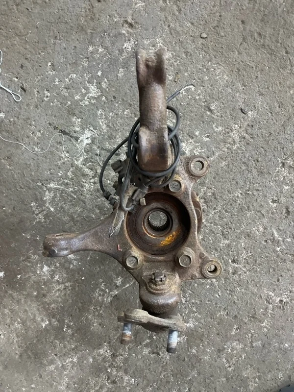 Кулак поворотный левый Toyota Rav 4 (Xa30) (2005-2014) 2006 4321242080 2.0 I 1AZFE