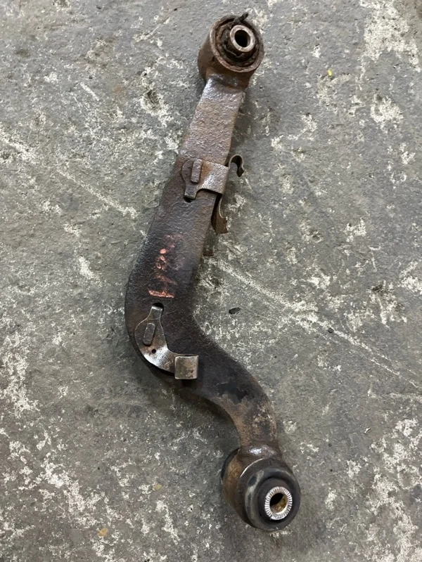 Рычаг задний левый Toyota Rav 4 (Xa30) (2005-2014) 2006 4879042020 2.0 I 1AZFE